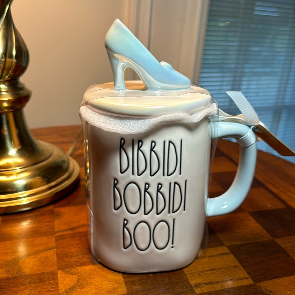 Rae Dunn coffee/tea mug with topper